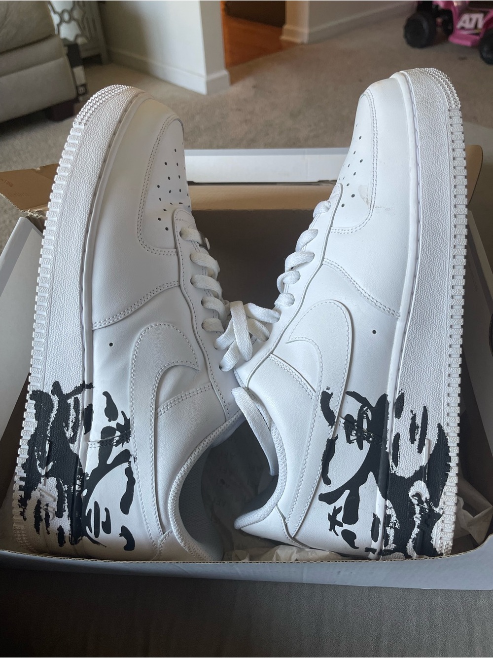 Nike Men’s White Sneakers with Black Graphic Swoosh Detail